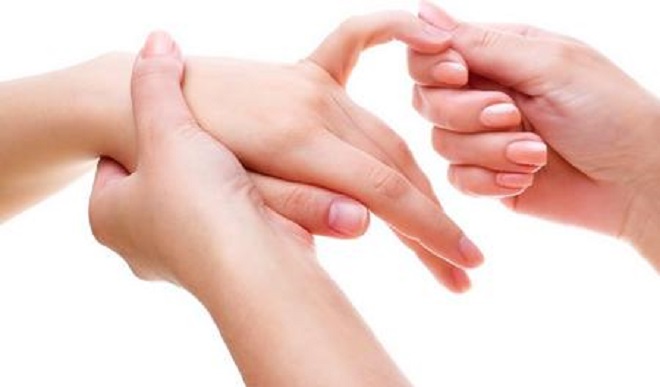 skauda rankos raumenys tepalas sąnarių rankų atšilimas