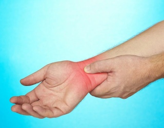 skausmas alkūnės sąnario kai lankstymo ir išplėtimas kairės rankos