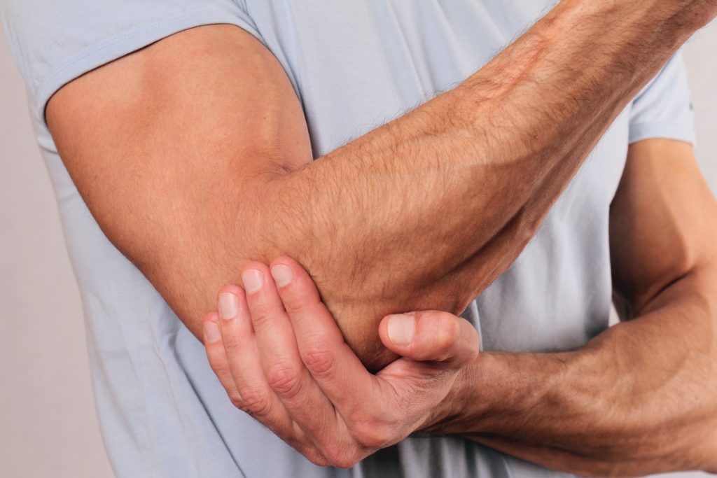 aštrus skausmas kairėje ranka alkūnės sąnario skausmas augimo kaulų sąnarių