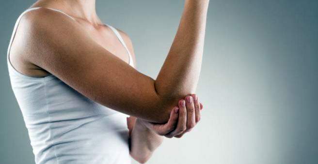 priežastis skausmo alkūnės sąnario artrito gydymui tepalas rankos pirštų
